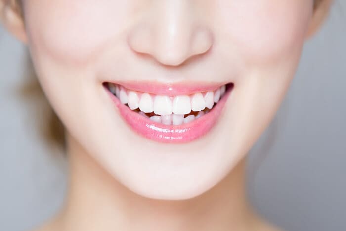 見た目がまるでご自身の天然歯のように、自然で美しいこと