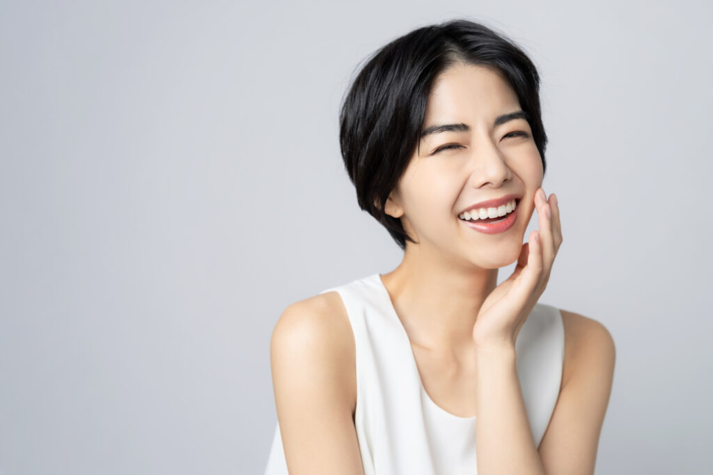 セラミック治療をした女性