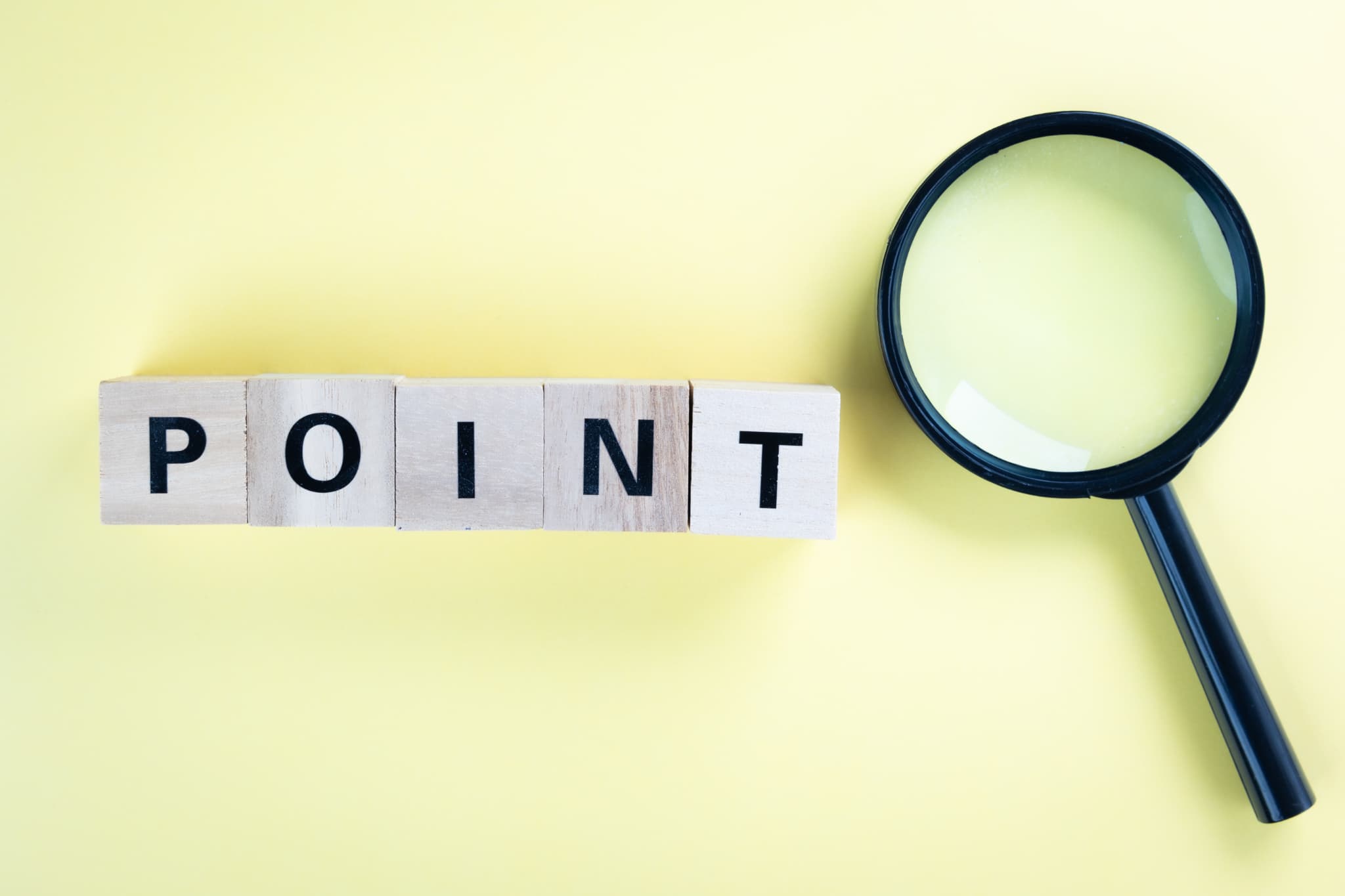 インプラント治療の費用負担を抑えるためのポイントを伝えるイメージ