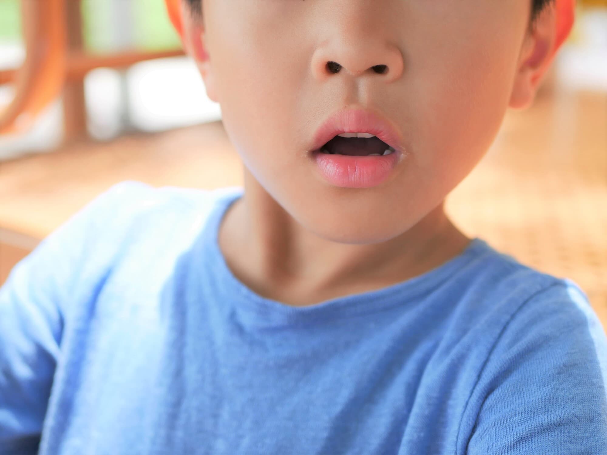 口呼吸をしている子ども