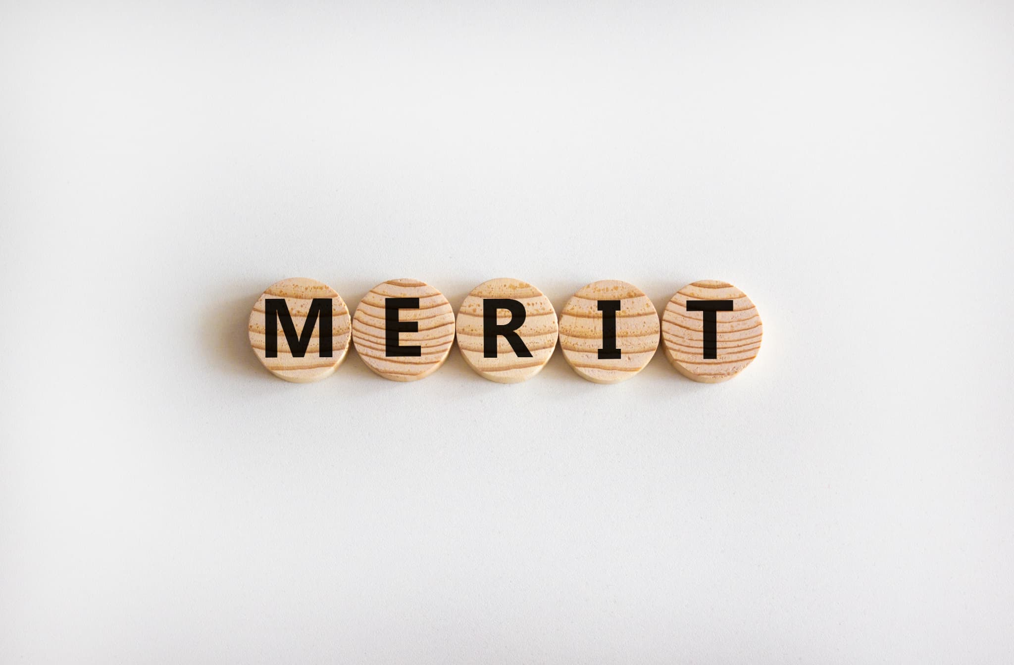 歯周外科治療を受けるメリットを示す文字