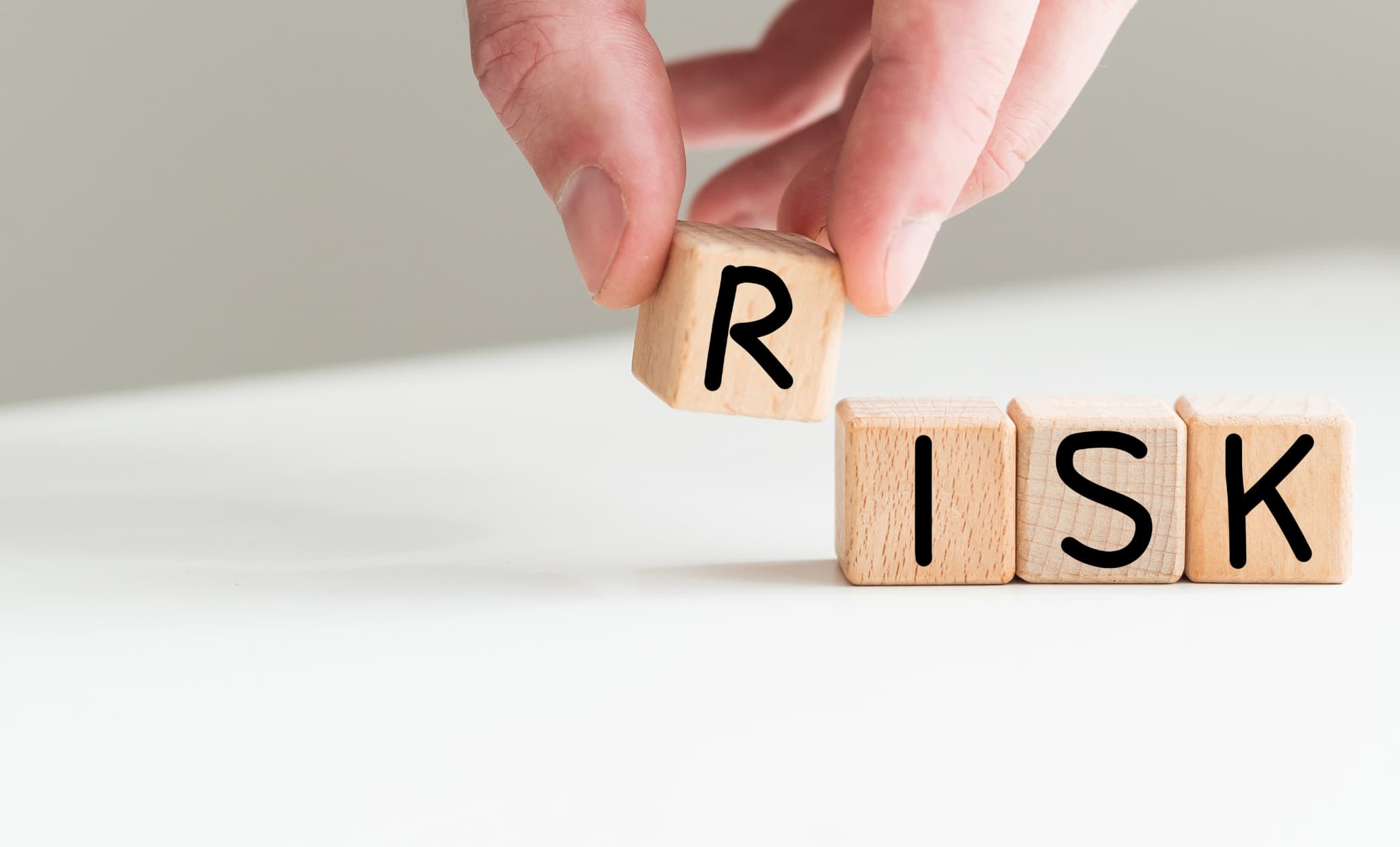 八重歯を放置するリスクのイメージ