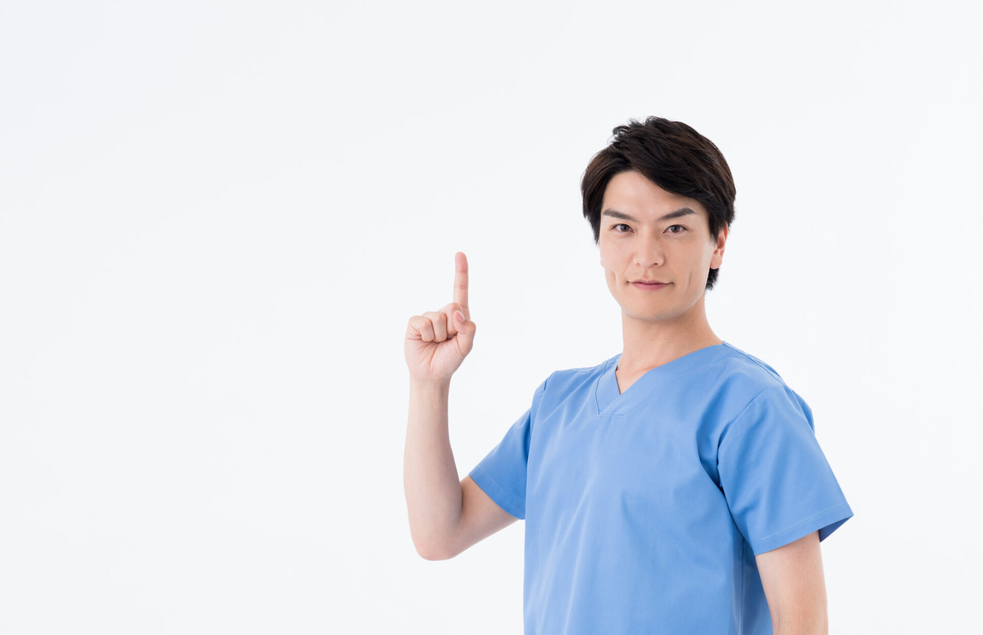 歯周外科治療について説明する歯科医