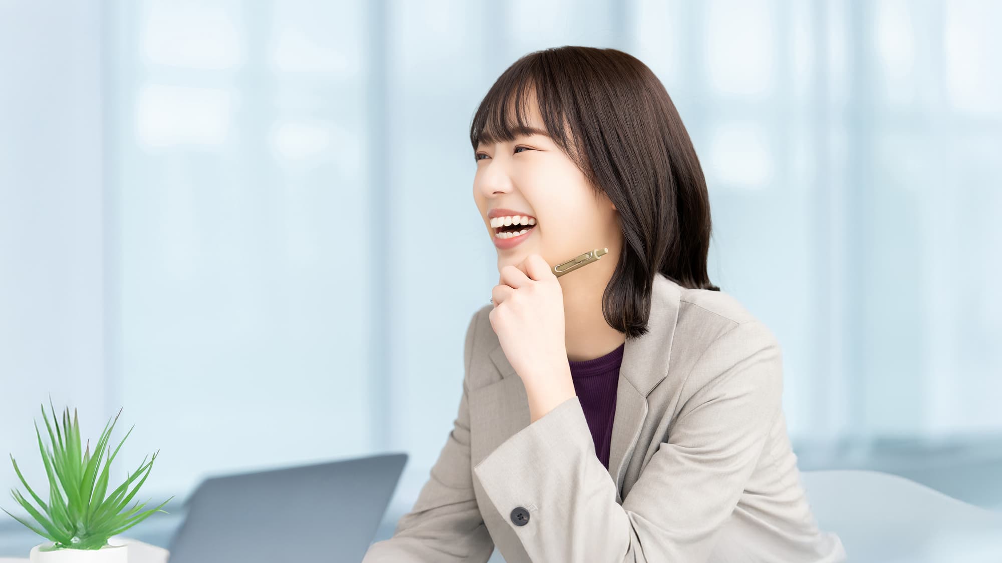 八重歯を矯正して笑顔に自信が持てるようになった女性