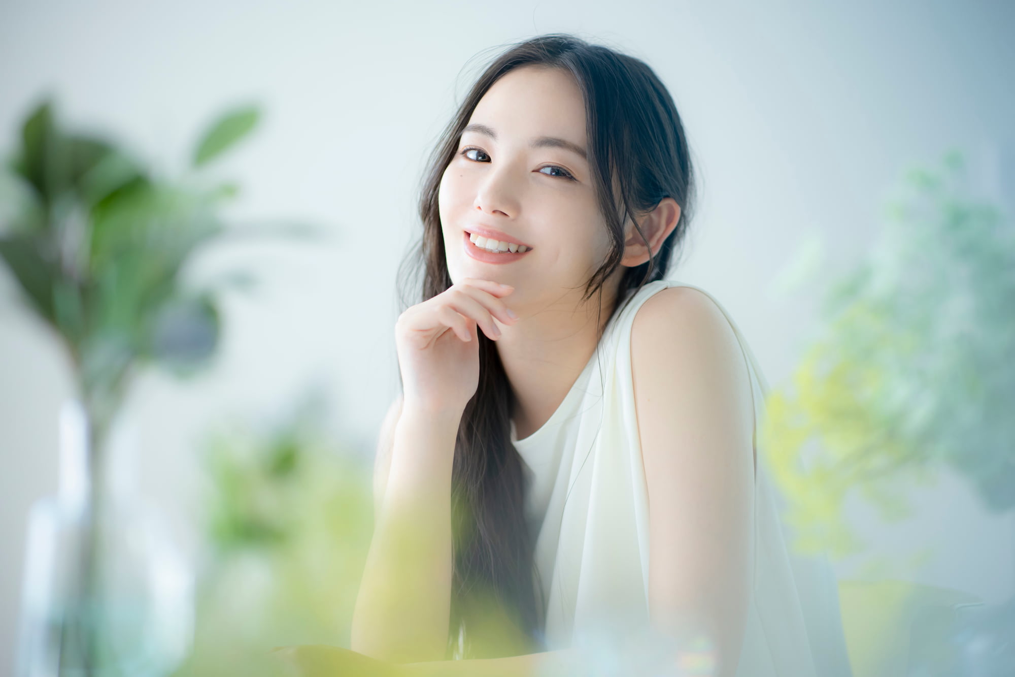 親知らずへの適切な治療に満足して微笑む女性